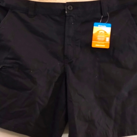 Columbia Black Omni Shade 50 UPF Rated Shorts - Picture 1 of 4